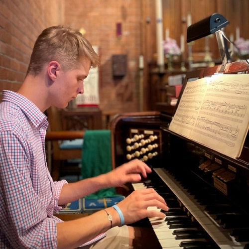 Klein returns to perform on Estey organ