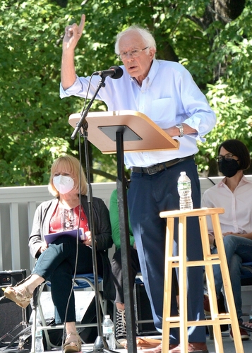 Sanders pushes progressive priorities during speech in Brattleboro
