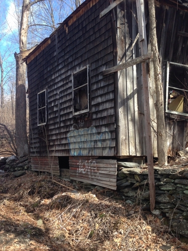 Town moves closer to razing abandoned building