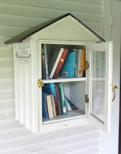 ‘Little libraries’ pop up in Dummerston